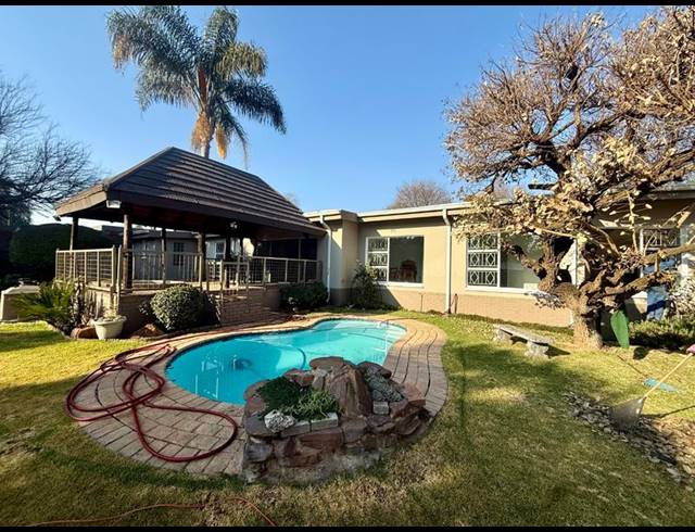 4 BEDROOM HOUSE FOR SALE IN FLORA GARDENS